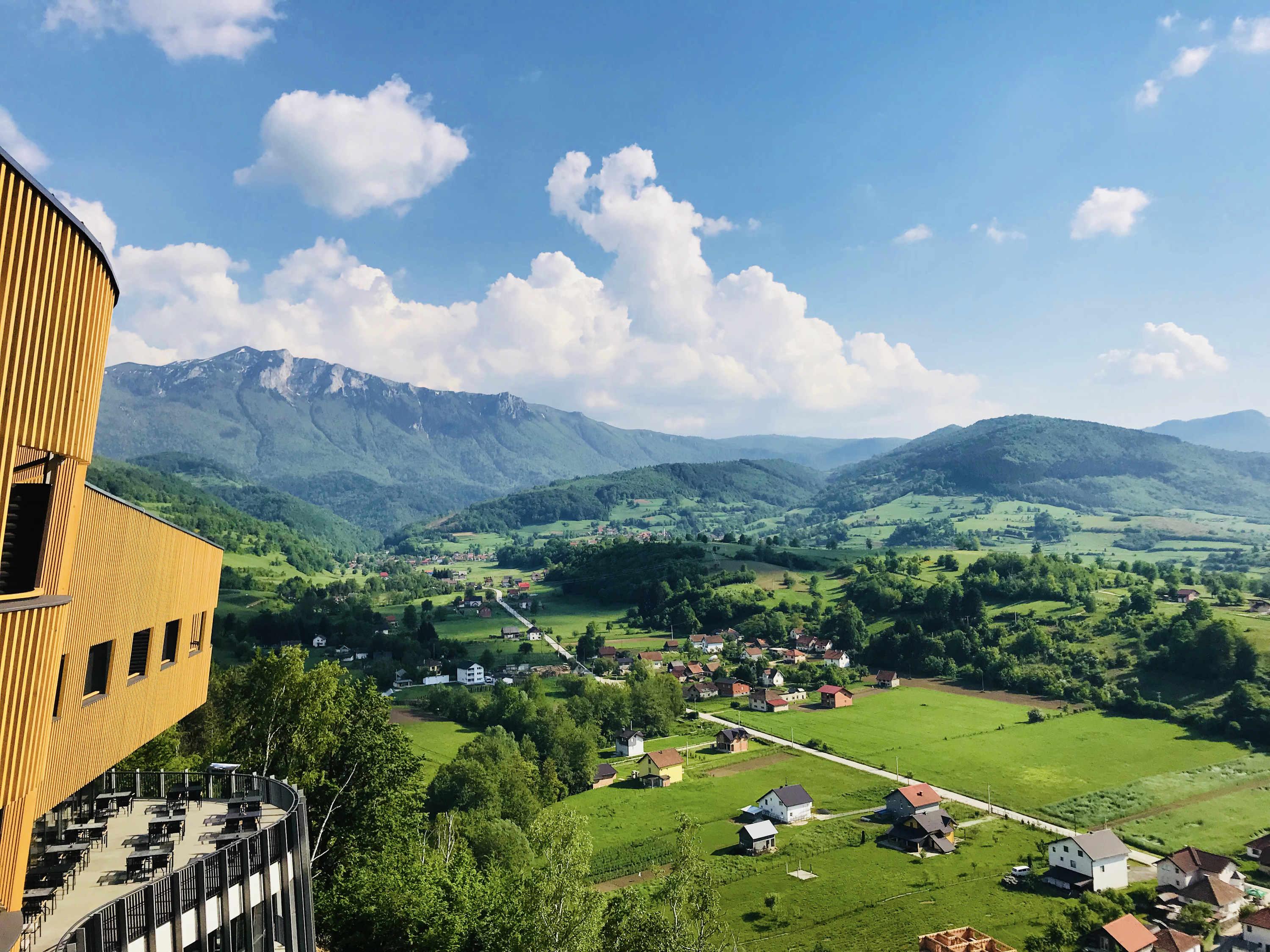 美憬阁水疗度假村-塞拉耶佛塔尔琴森林 Tarcin 外观 照片 View of the town from the observation tower