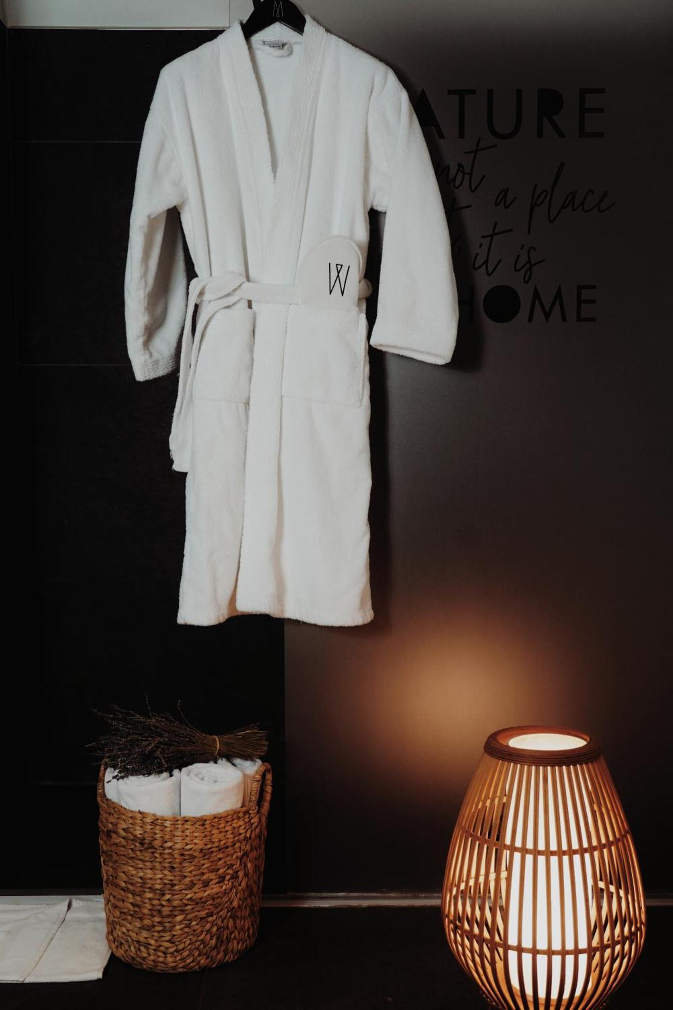 美憬阁水疗度假村-塞拉耶佛塔尔琴森林 Tarcin 外观 照片 A bathrobe