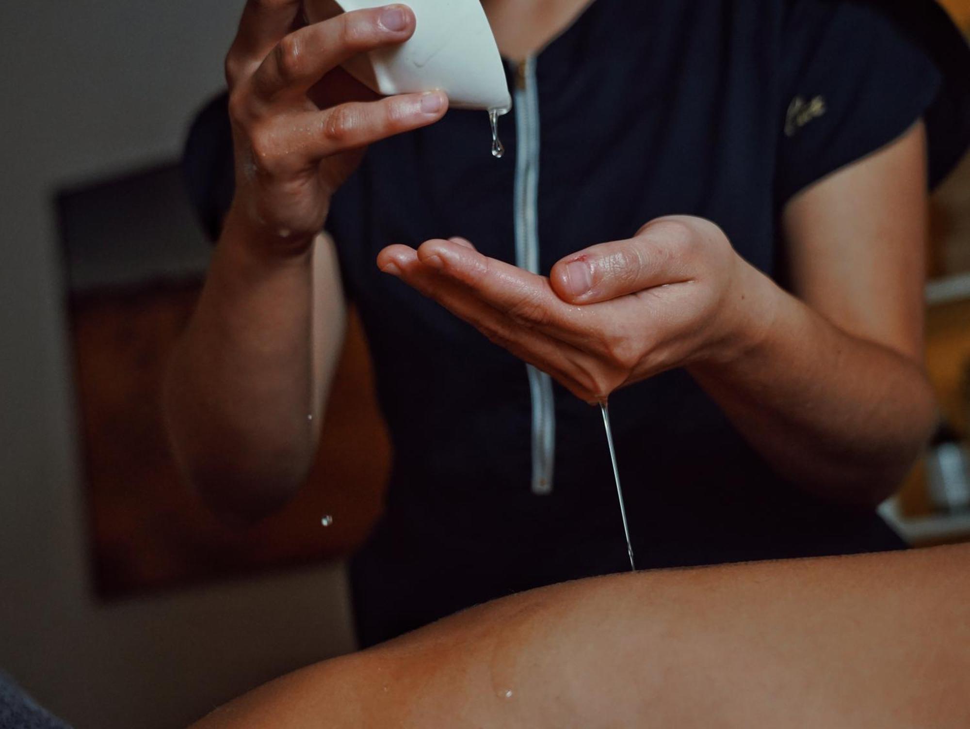 美憬阁水疗度假村-塞拉耶佛塔尔琴森林 Tarcin 外观 照片 Massage with oil