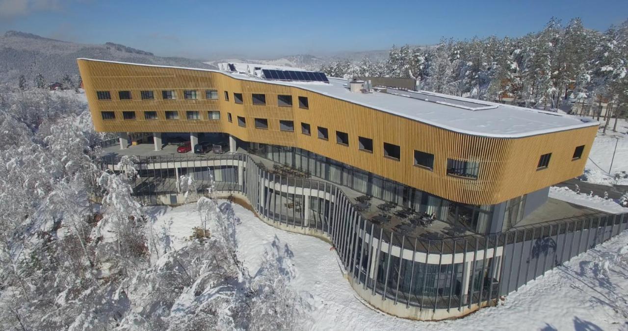 美憬阁水疗度假村-塞拉耶佛塔尔琴森林 Tarcin 外观 照片 The new building of the University of Novi Sad